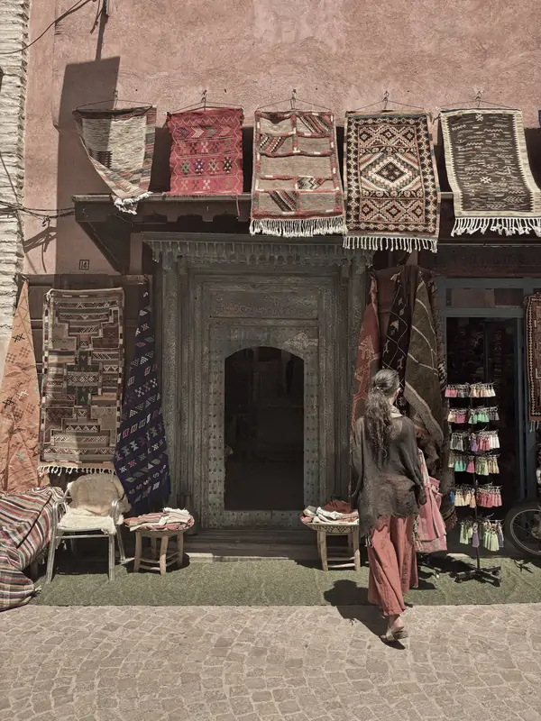 Wandering the rug shops of the souk