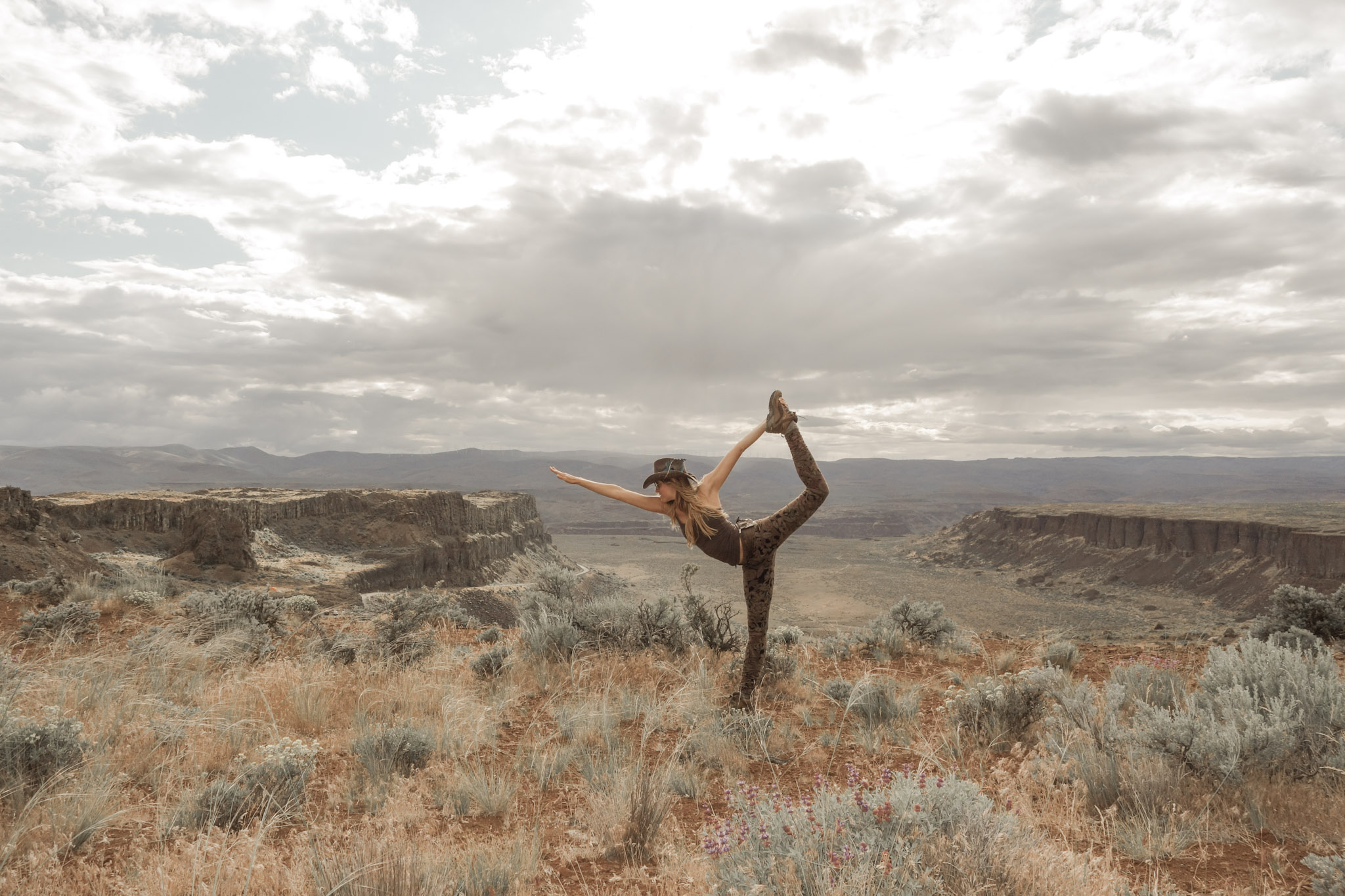 Brisa in dancer pose above the canyon